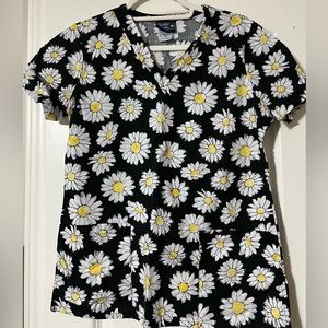 Women’s daisy XS scrub top